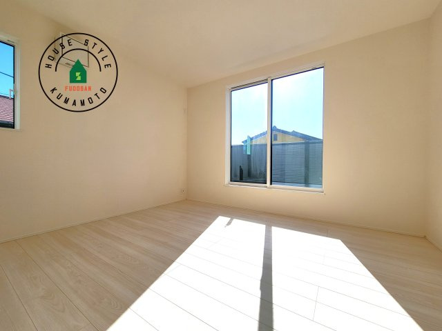 熊本市中央区出水6丁目第3-2棟（2号棟）の内観：施工例|主寝室には収納力に優れたクローゼットがありますので、お部屋もすっきり片付きます。