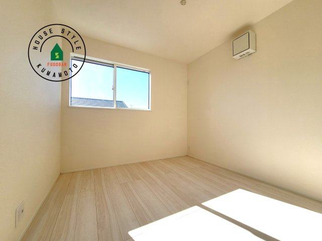 熊本市中央区出水6丁目第3-2棟（2号棟）の子供部屋|採光良好な洋室は全居室、複層ガラスの遮熱効果と断熱効果で、一年中快適に過ごせます。