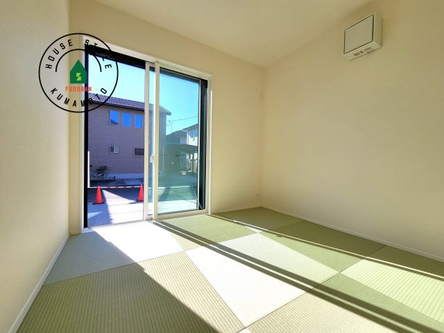 熊本市中央区出水6丁目第3-2棟（2号棟）の内観：施工例|和室を上手に活用すると暮らし方の幅が広がります。例えば普段は開け放して、子供の小さいうちはお昼寝や遊びのスペースに。畳はソフトなので転んでもケガをしにくく安心です