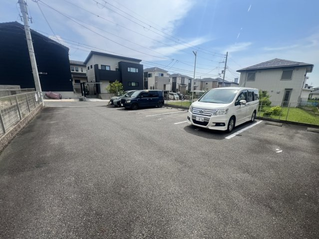 プランドール城山台の駐車場