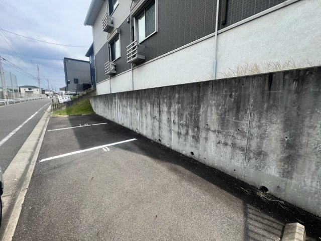 プランドール城山台の駐車場