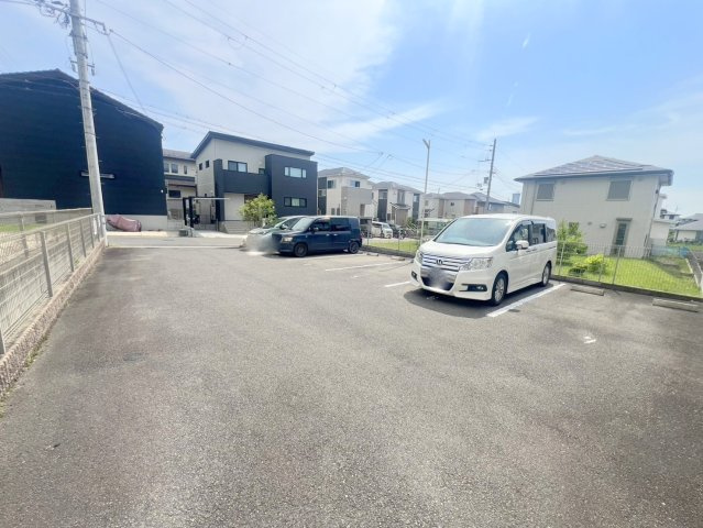 プランドール城山台の駐車場