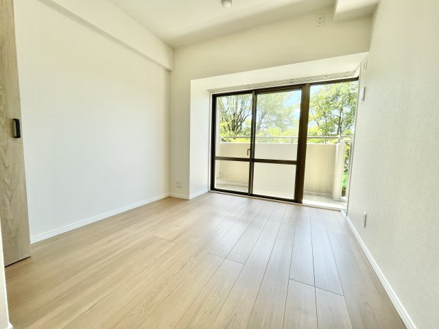 オークヒルズ香里四番館の洋室|広々とした洋室です