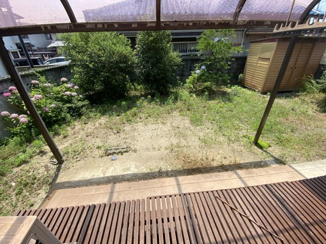津市場借家の庭
