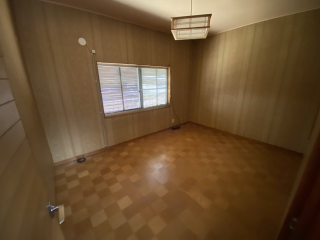 津市場借家の寝室