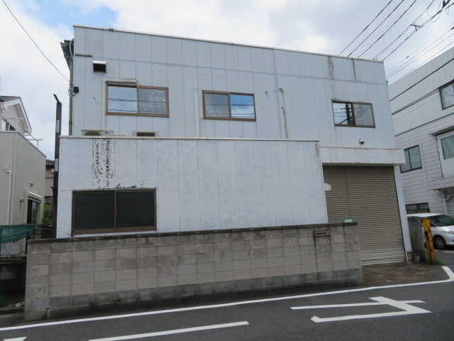 草加市小山１丁目の工場の外観