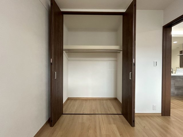 【価格改定】グランエスパス長岡天神の収納|ハンガーパイプ付きクローゼットです。