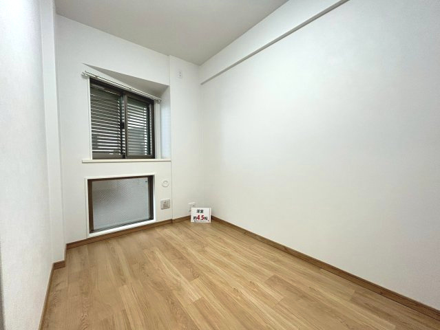 【価格改定】グランエスパス長岡天神の洋室|洋室（約4.5帖）
お子様部屋や書斎等にご使用いただけます。