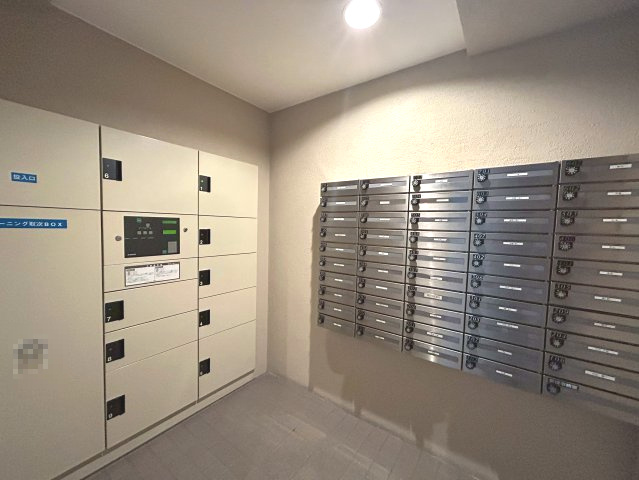 【価格改定】グランエスパス長岡天神のその他共用部分|郵便ポスト・宅配ボックス完備で、荷物の受け取りも安心！
