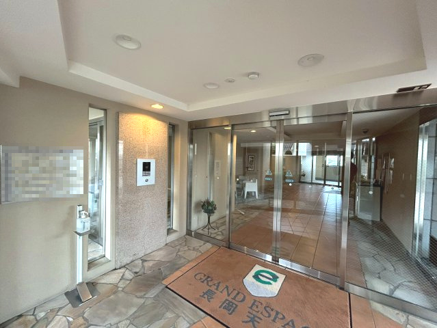 【価格改定】グランエスパス長岡天神のエントランス|セキュリティ安心のマンションです。
