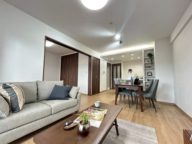 【価格改定】グランエスパス長岡天神の居間・リビング|LDK（約14帖）
ゆったりとした心落ち着くリビングです。