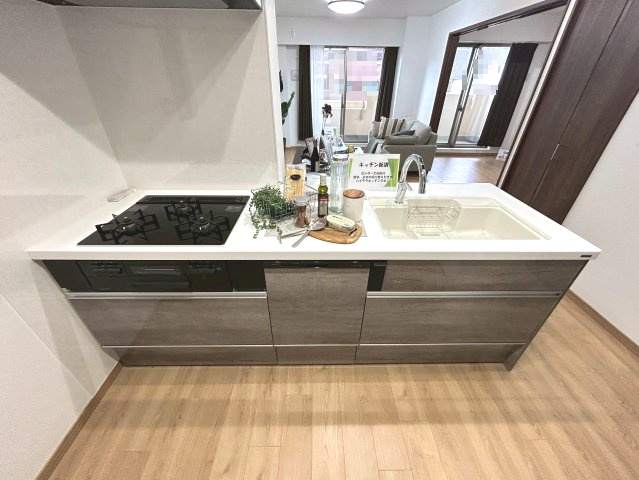 【価格改定】グランエスパス長岡天神のキッチン|3口ガスコンロ・グリル・食洗機付きのシステムキッチン！