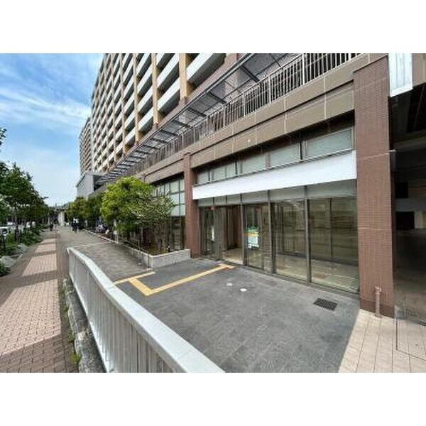 大阪市住之江区南港北１丁目の店舗事務所の外観