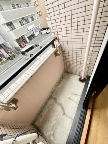 垣内ビルのバルコニー|外からの目が気にならないバルコニーで洗濯物が干せます