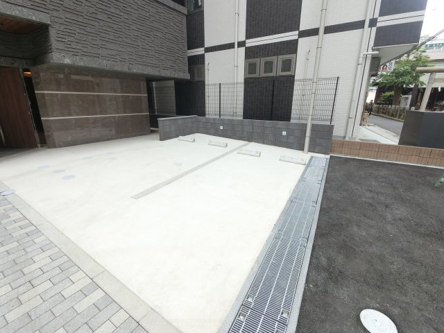 Alivis船橋Eastの駐車場