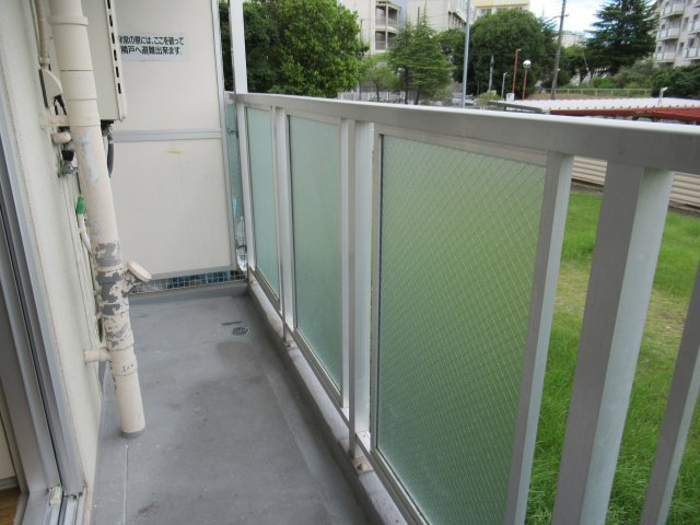 兵庫県公社　明舞北２A号棟のバルコニー|お洗濯にも便利なバルコニー付き