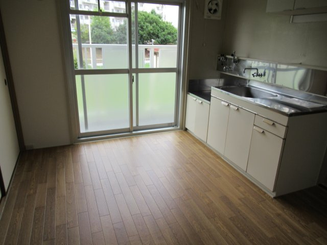 兵庫県公社　明舞北２A号棟の居間・リビング|こちらの居間で趣味の時間をお楽しみください