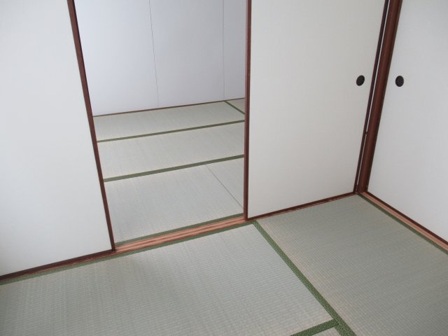 兵庫県公社　明舞北２A号棟のその他|北側和室です。４．５畳と６畳の和室が繋がっています。