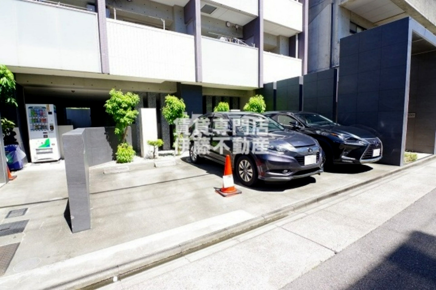 CASTELLO LUSSOの駐車場