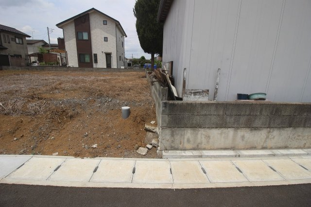 《分譲地》小山市間々田　全2区画の外観|北東側との境界部分（2023年6月撮影）