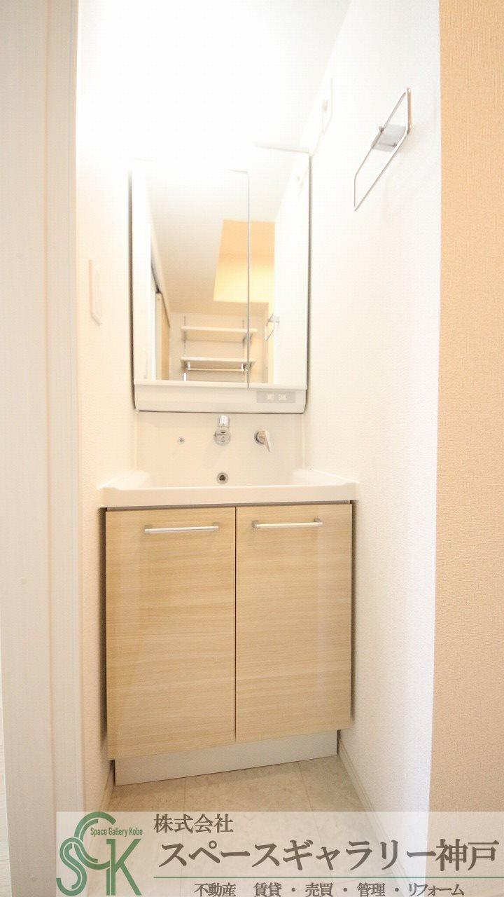 グランブルⅤの洗面所|※お部屋により仕様が異なる場合があります。