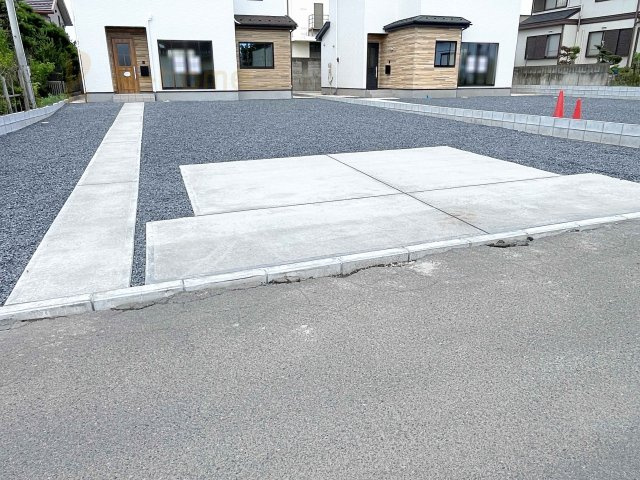 笠間市笠間1期　新築戸建て　1号棟の駐車場|カースペースは2台お停めいただけます♪