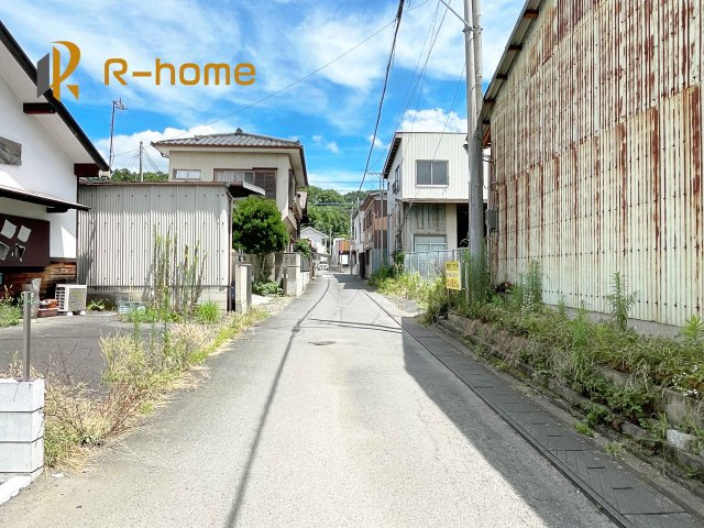 笠間市笠間1期　新築戸建て　1号棟の前面道路含む現地写真|『今から見たい！』大歓迎です♪
お気軽にＲ－ｈomeまでお問い合わせください。