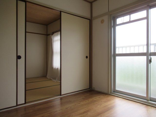 兵庫県公社　明舞北１A号棟の居間・リビング|ゆったりとした居間です