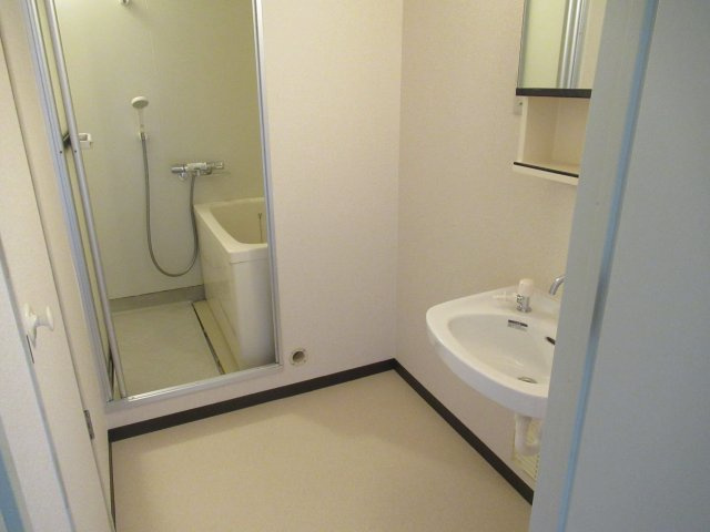 兵庫県公社　芦屋浜高層（高浜）１号棟の洗面所|忙しい朝には欠かせない洗面所です