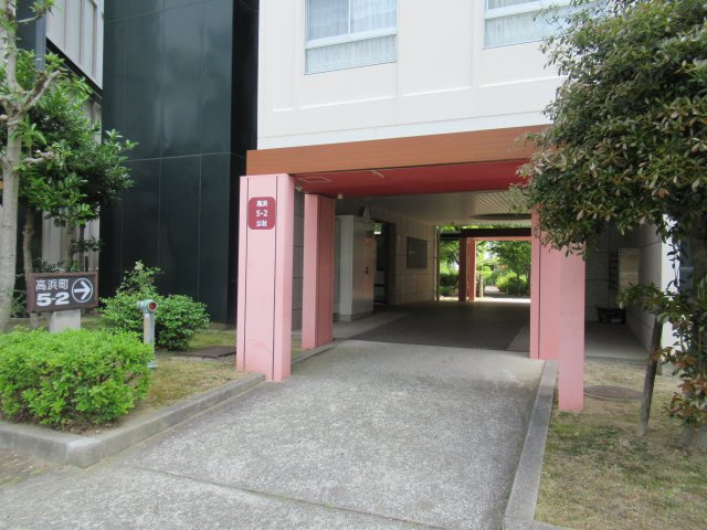 兵庫県公社　芦屋浜高層（高浜）１号棟のエントランス|ゆとりのあるエントランスです