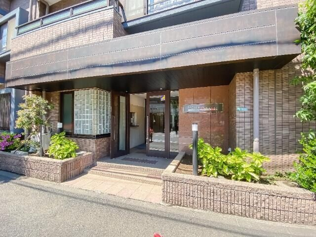 レジディア葛西のエントランス