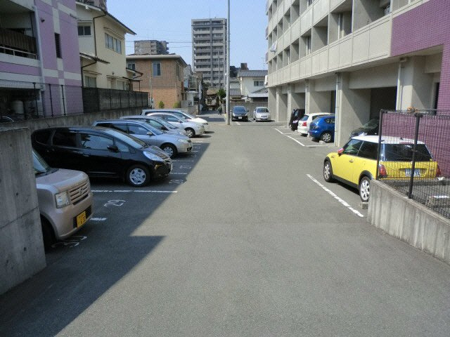 熊本市中央区大江１丁目の賃貸マンションの駐車場