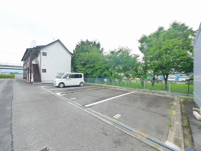 満田ハイツの駐車場