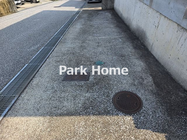 高知市潮見台1丁目　中古戸建ての駐車場