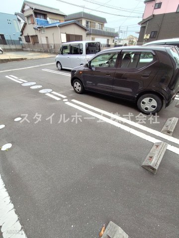 ラヴィータミユキの駐車場