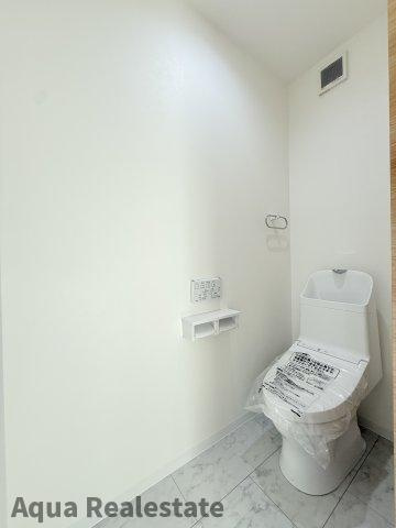 高松市小村町の新築一戸建のトイレ|シンプルで使いやすいトイレです