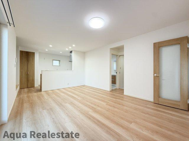 高松市小村町の新築一戸建の居間・リビング|ゆったり過ごせる居間です