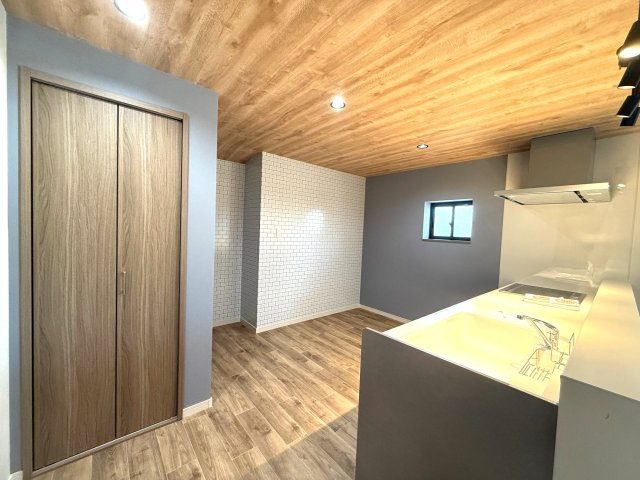 安岡駅前　中古物件の玄関