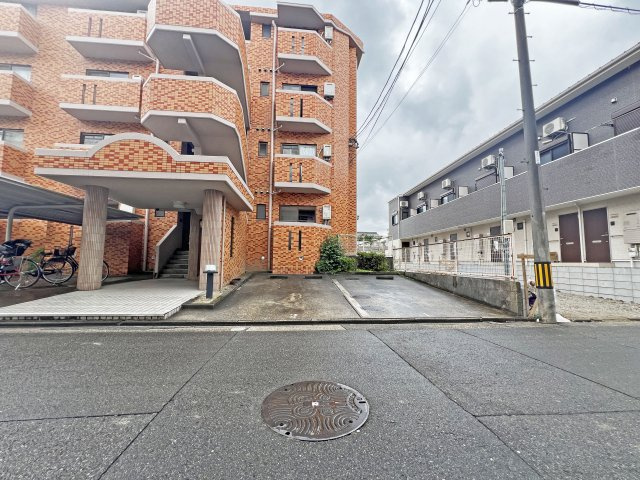 グランデール鶴田の駐車場