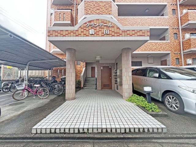 グランデール鶴田のエントランス