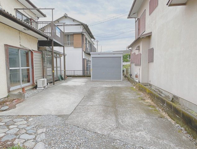 富士市宮島　中古戸建R　の駐車場|駐車場に2台止められます