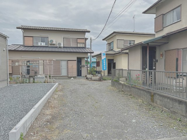 富士市宮島　中古戸建R　の外観|前面道路含む物件の外観です