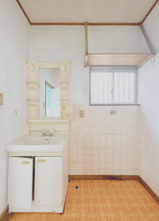 富士市宮島　中古戸建　全１棟　１号棟の和室|1階6帖の和室がひろがる居住スペース。サンルームの隣室です