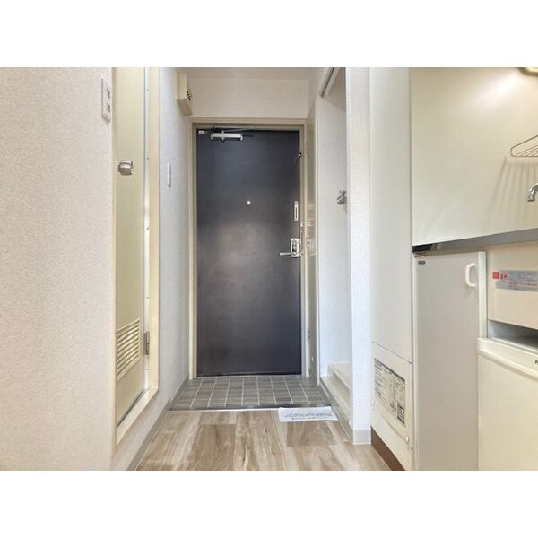 グランディール三津屋の玄関