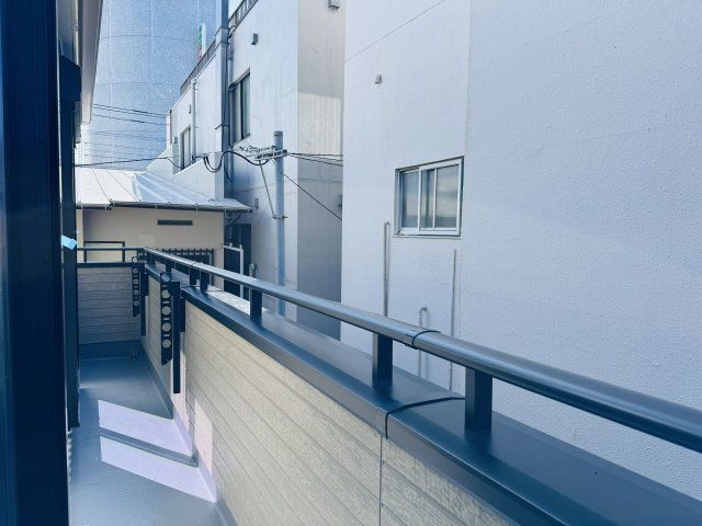 八王子市　北野町　新築一戸建て　６期のバルコニー|～2部屋から出入り可能なバルコニーです～