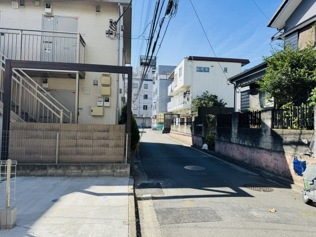 八王子市　北野町　新築一戸建て　６期の前面道路含む現地写真|～西側4ｍ道路に面しています～