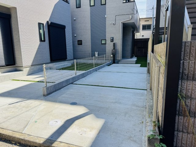 八王子市　北野町　新築一戸建て　６期の駐車場|～カースペースは1台分～