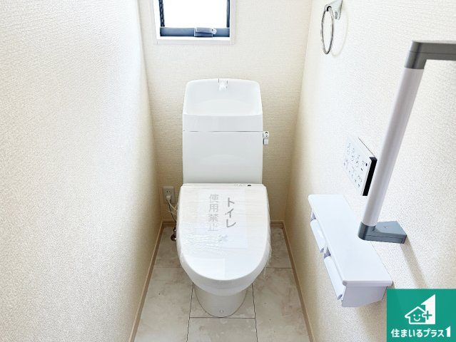 桜井市粟殿　第12期　新築一戸建てのトイレ|1・2階の2ヶ所にあるので、朝の忙しい時間の順番待ちもなく、深夜の利用にも大変便利です。