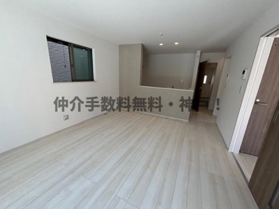 【居間・リビング】 | 神戸市須磨区禅昌寺町1丁目　新築戸建2号棟　仲介手数料無料！ | 使いやすいリビングです