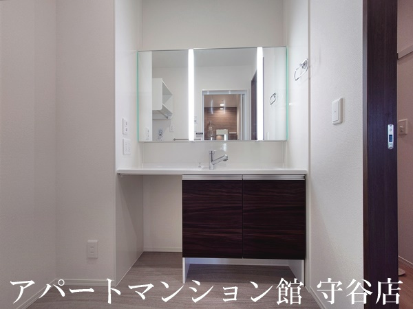 E’clat（エクラ）の独立洗面台